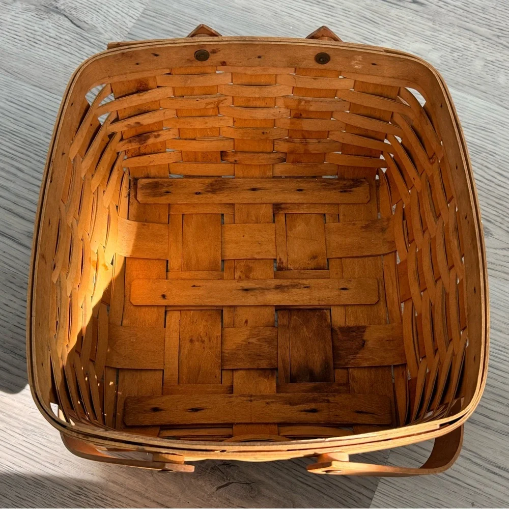 Longaberger Vintage Large Berry Basket With Handle Signed 2000 12” By 12” By 6”